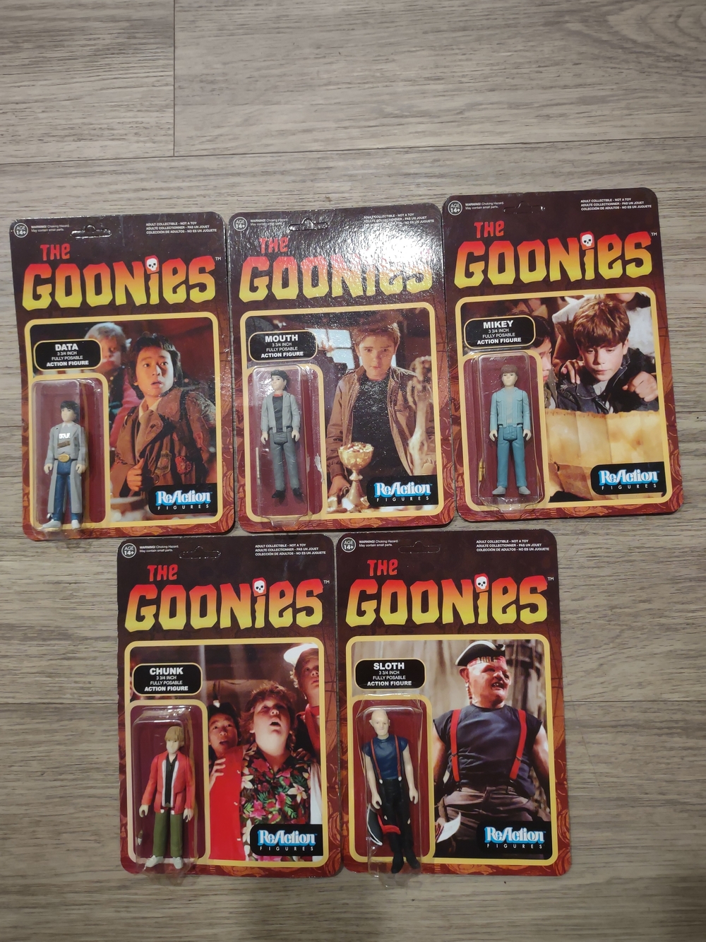 Action Figure Costume Set - Brown & Red